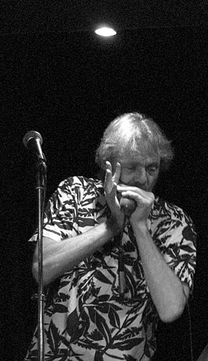 Örjan Hansson playing harmonica